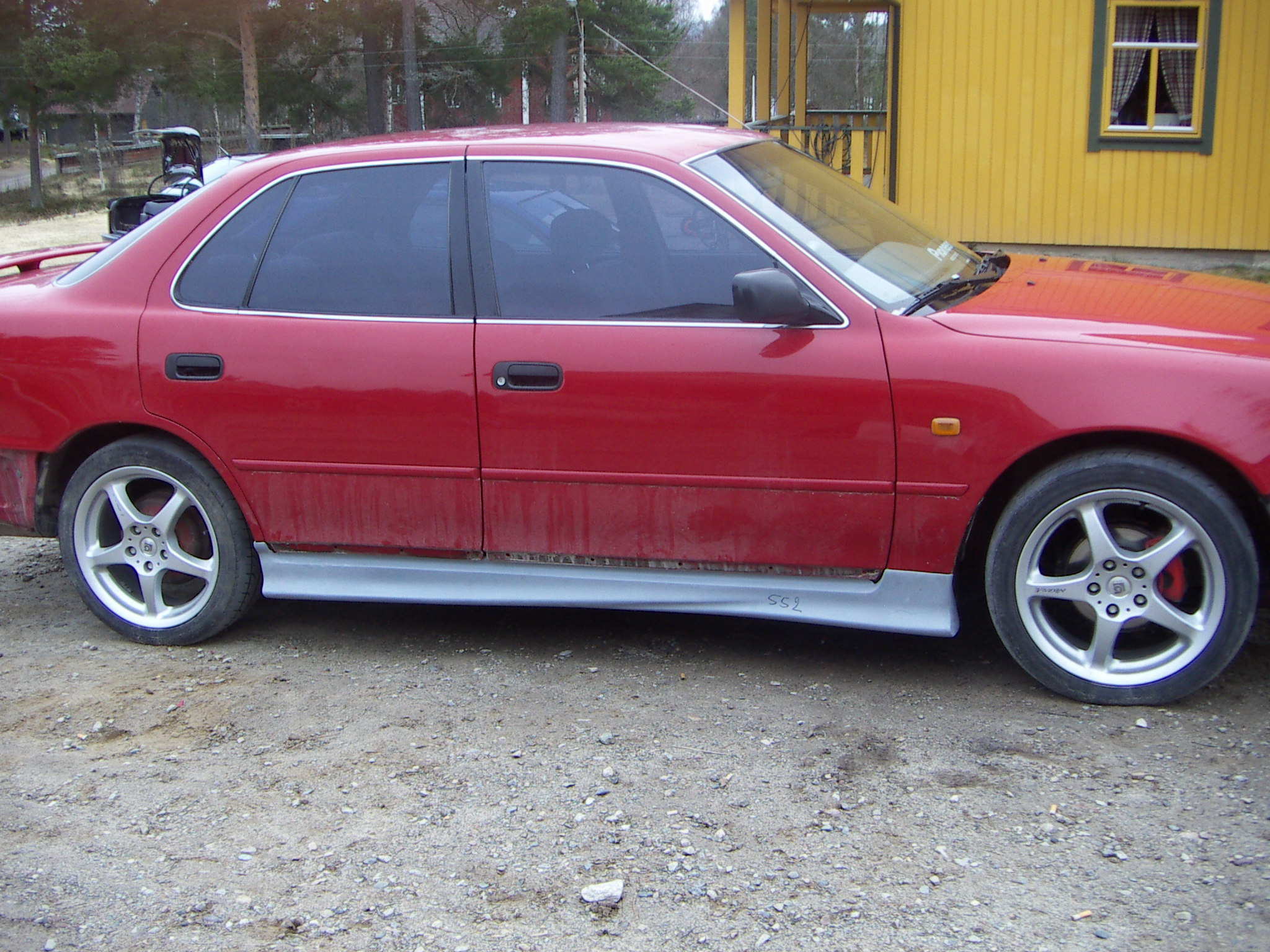 Her er ene sideskjørtet prøve montert