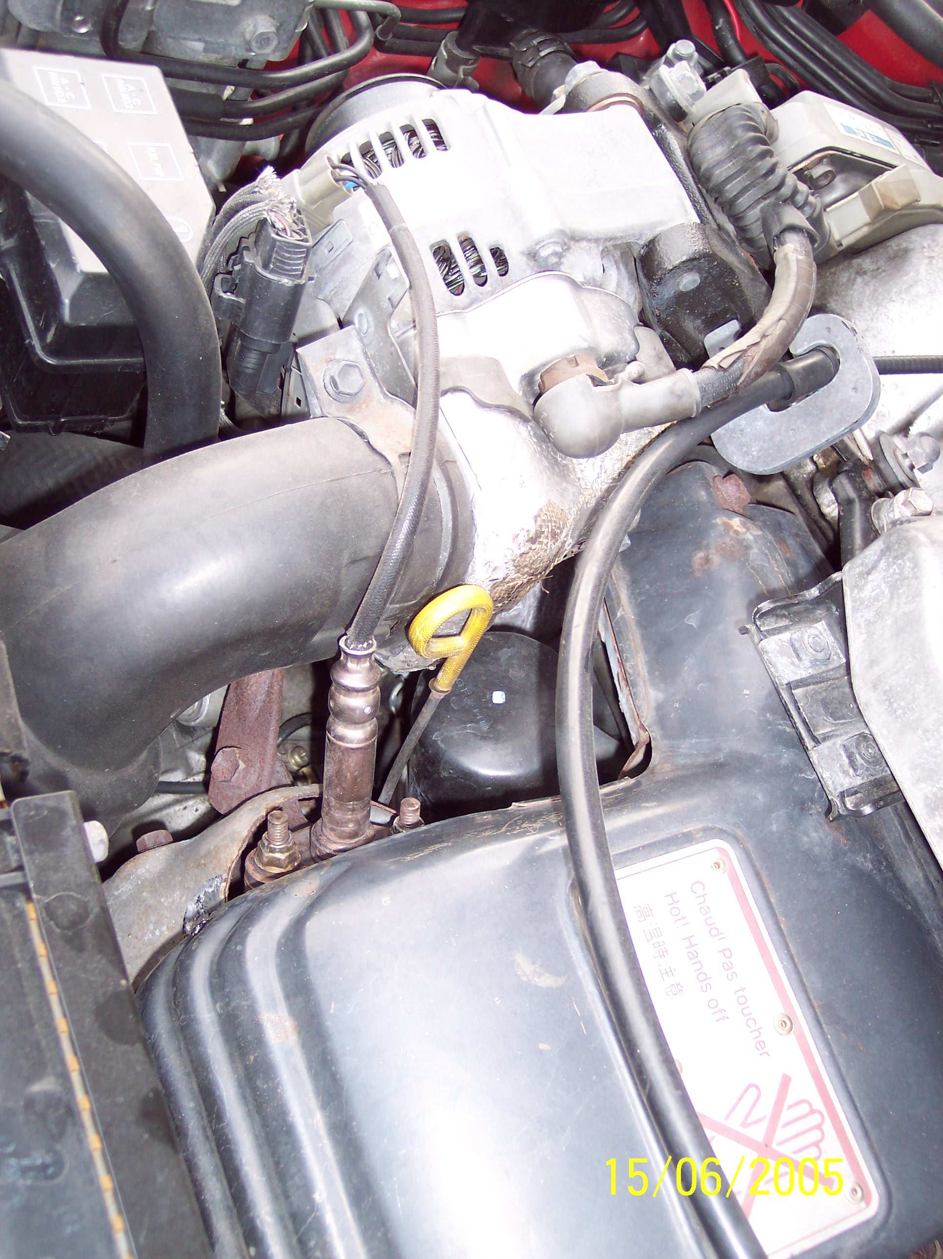 hva er enklest å gjøre for å komme til olje filteret? vil demontere ting som lett settes på plass igjen ;)