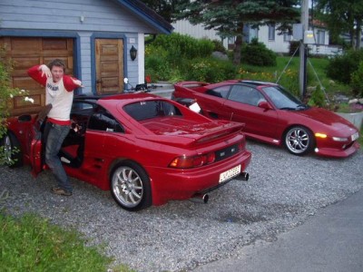 Bilde fra Innkjørselen her.. På vei ut for å cruise.. Sw20 sin MR2 i forkant og min i bakgrunnen.