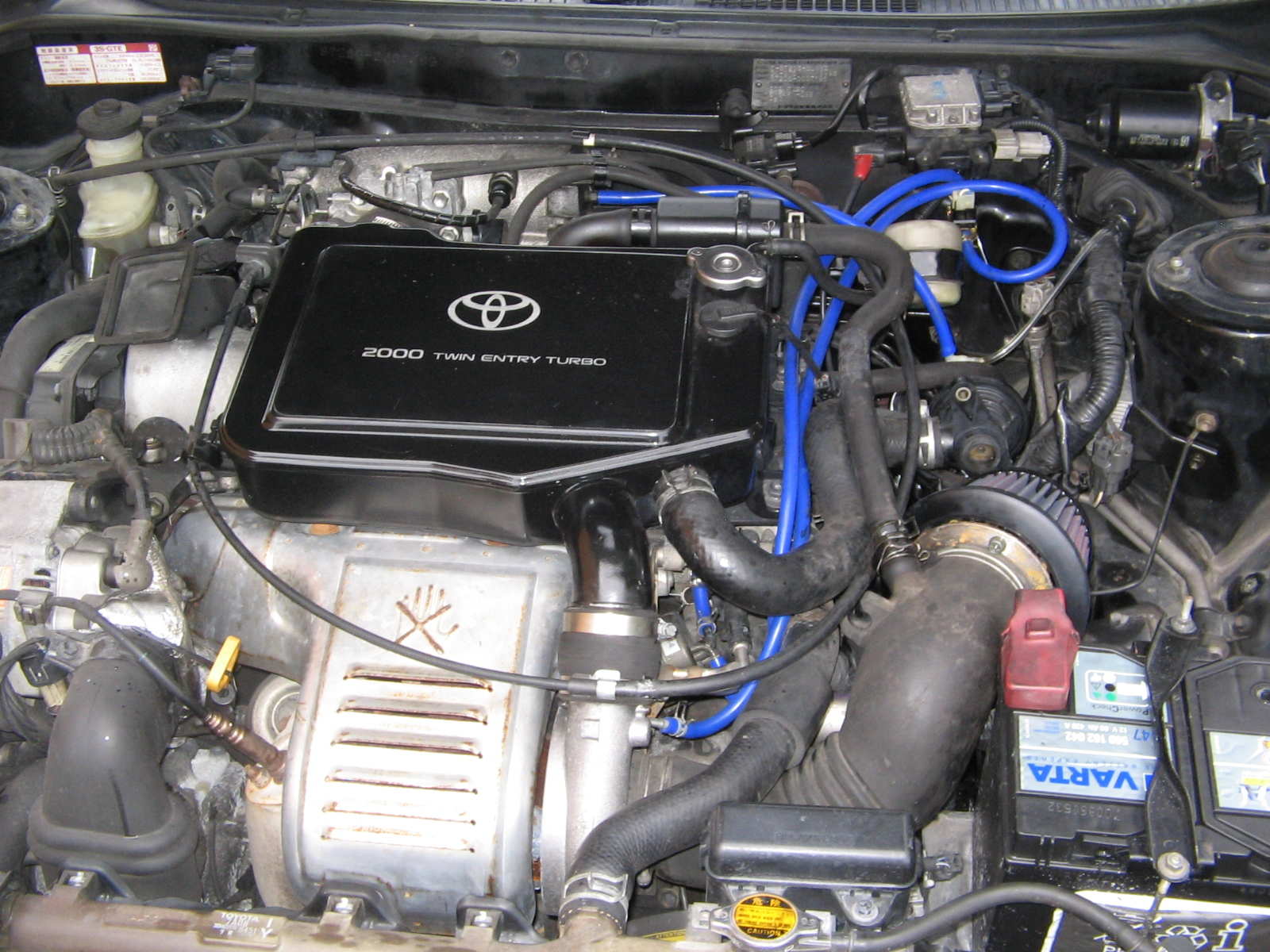 Ellers så virker det som motoren er veldig bra...ikke noe oljesøl rundt den...