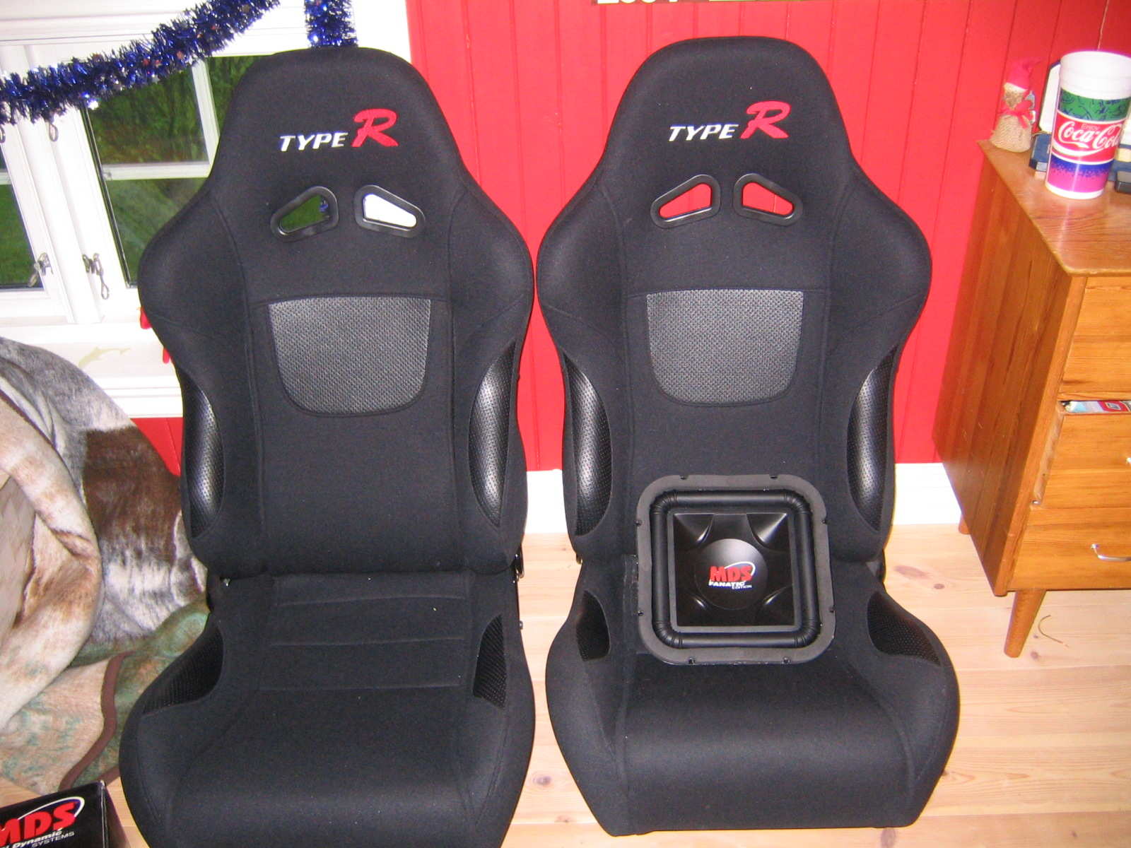 setene .. de  logoene skal bort dem er stygge.. vet setene er billige men bedre en  tynnslitte  gamle rutete toyota stoler