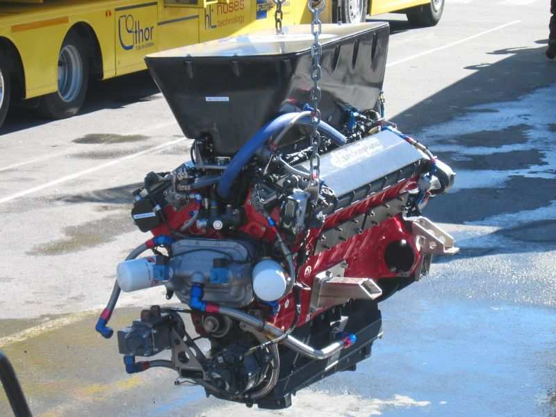 Offshore_VM_2005_Lamborghini_V12_båtmotor.jpg