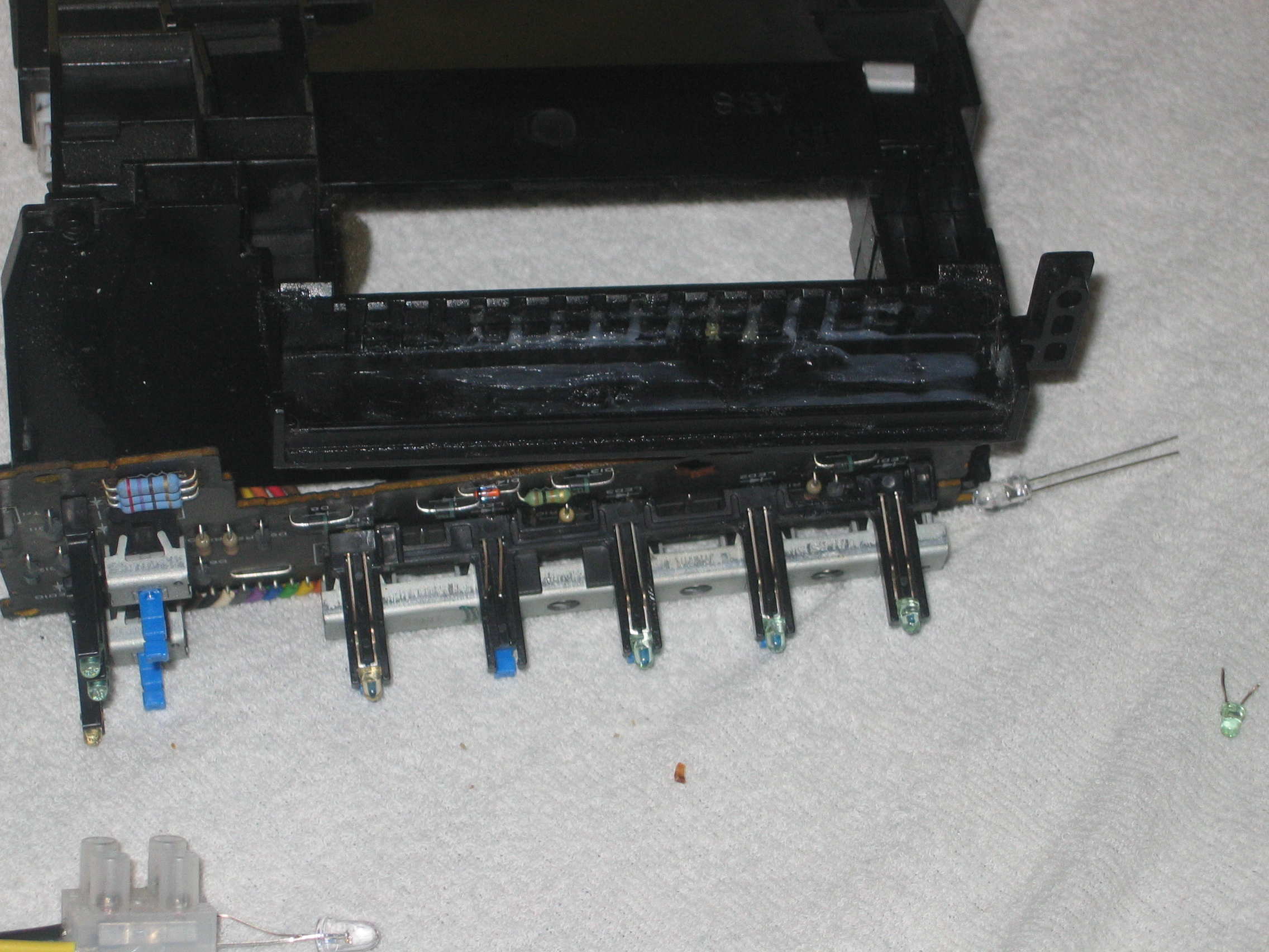 Her har vi klipt av den gamle stygge grønne led'en som sto i, til fordel for de pene små blå:)