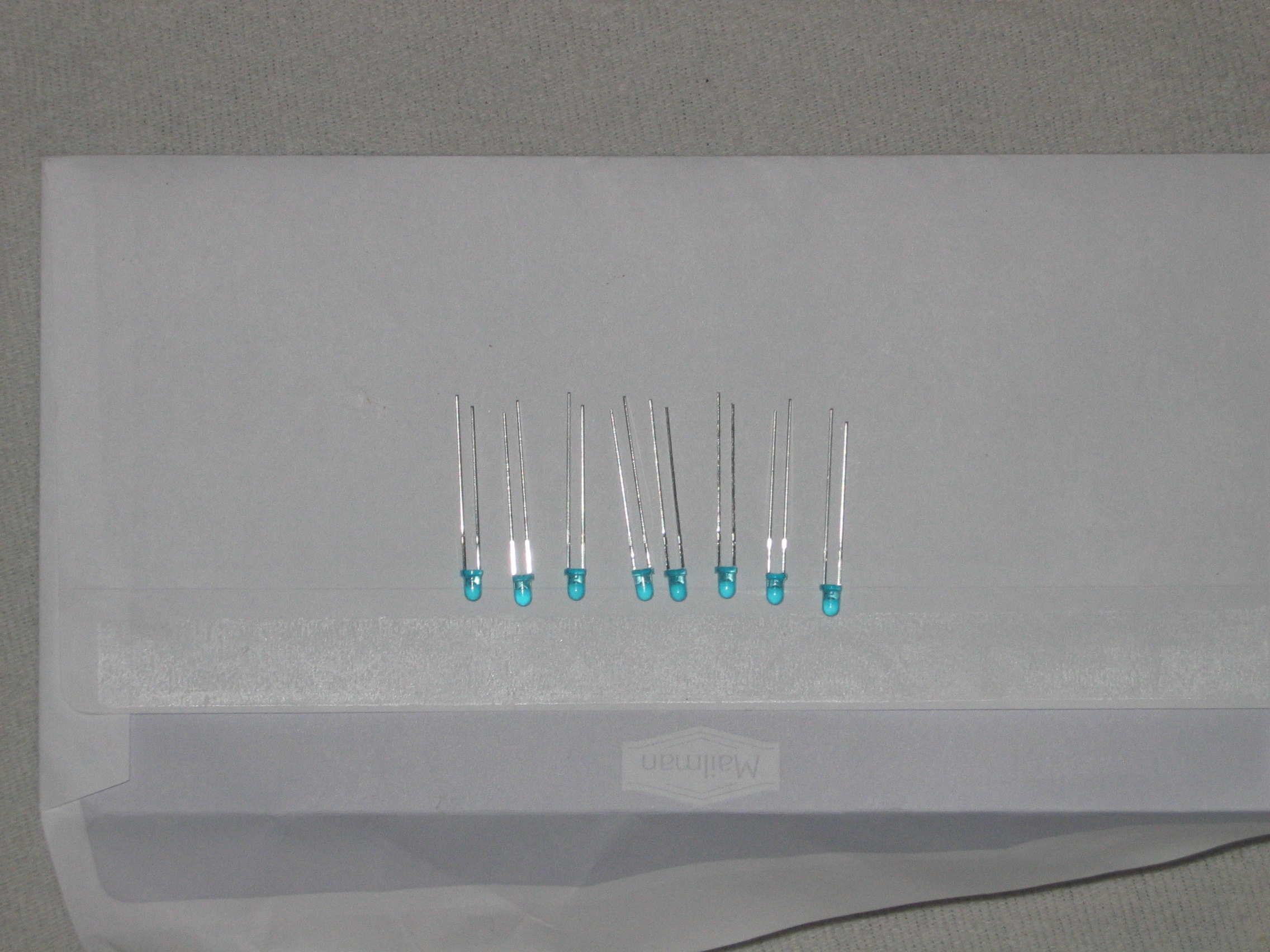 8 søte små 3mm leds fra elfa=D