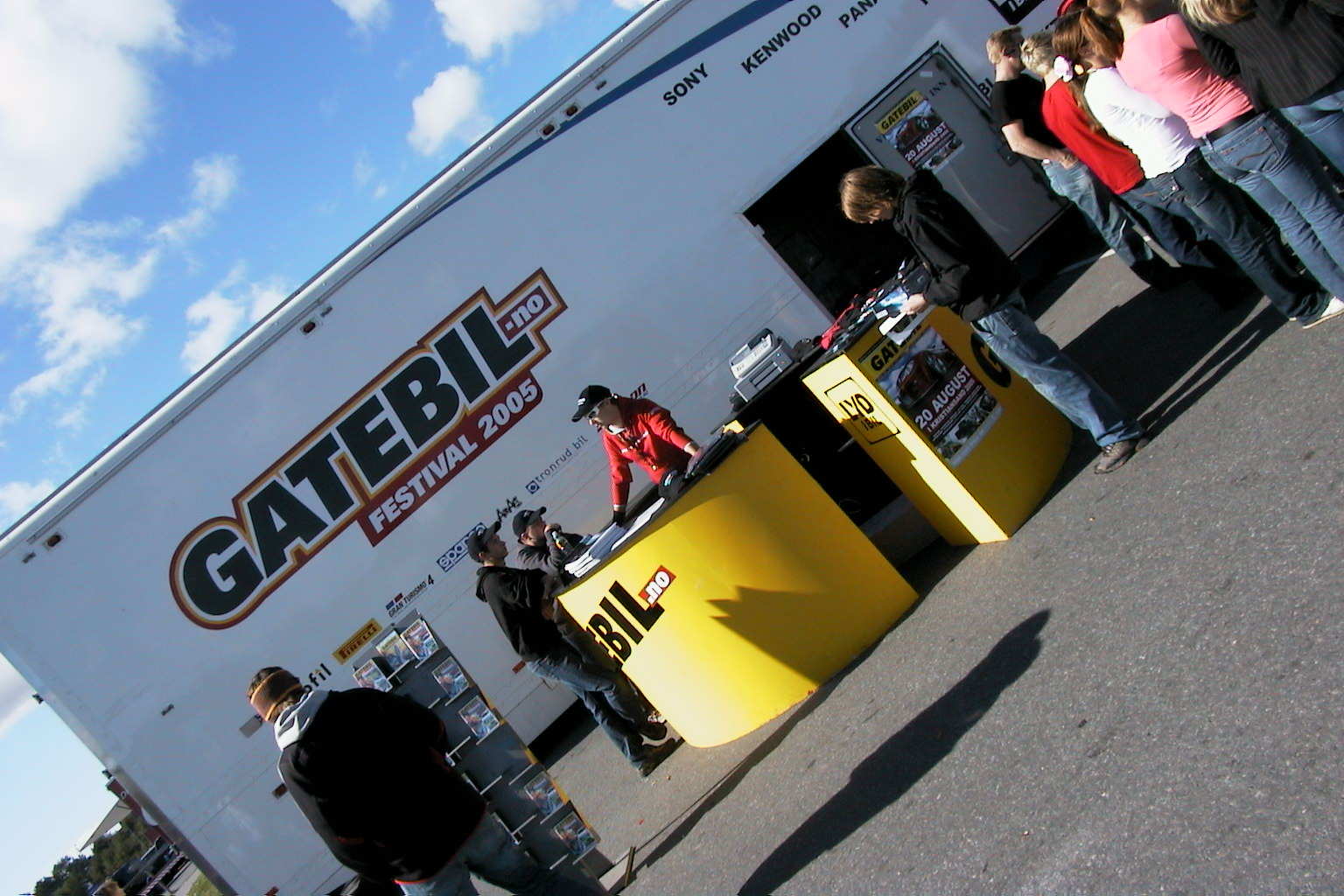 Gatebil info-skranke...