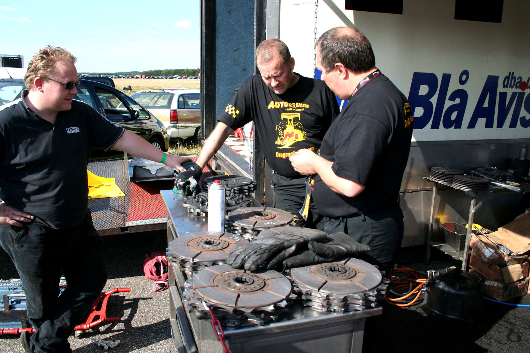 Overhaling av clutch....Motor og drivverk blir plukket fra hverandre etter hvert drag (402m)