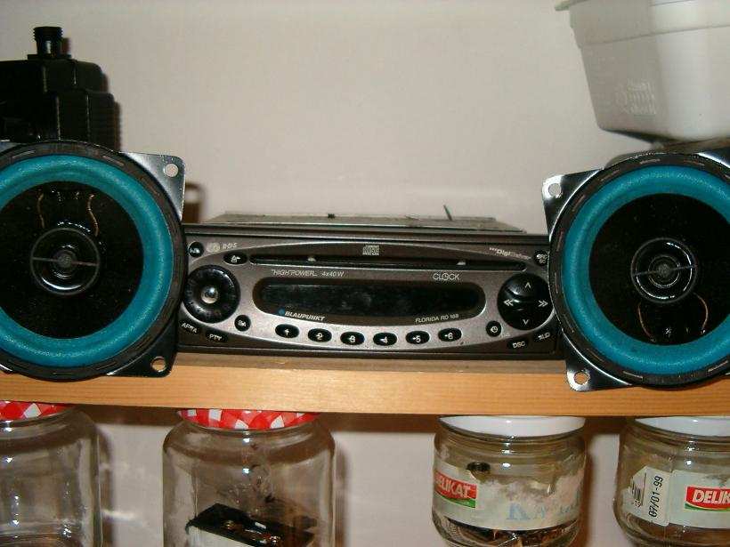 GAMLE STEREO I BILEN