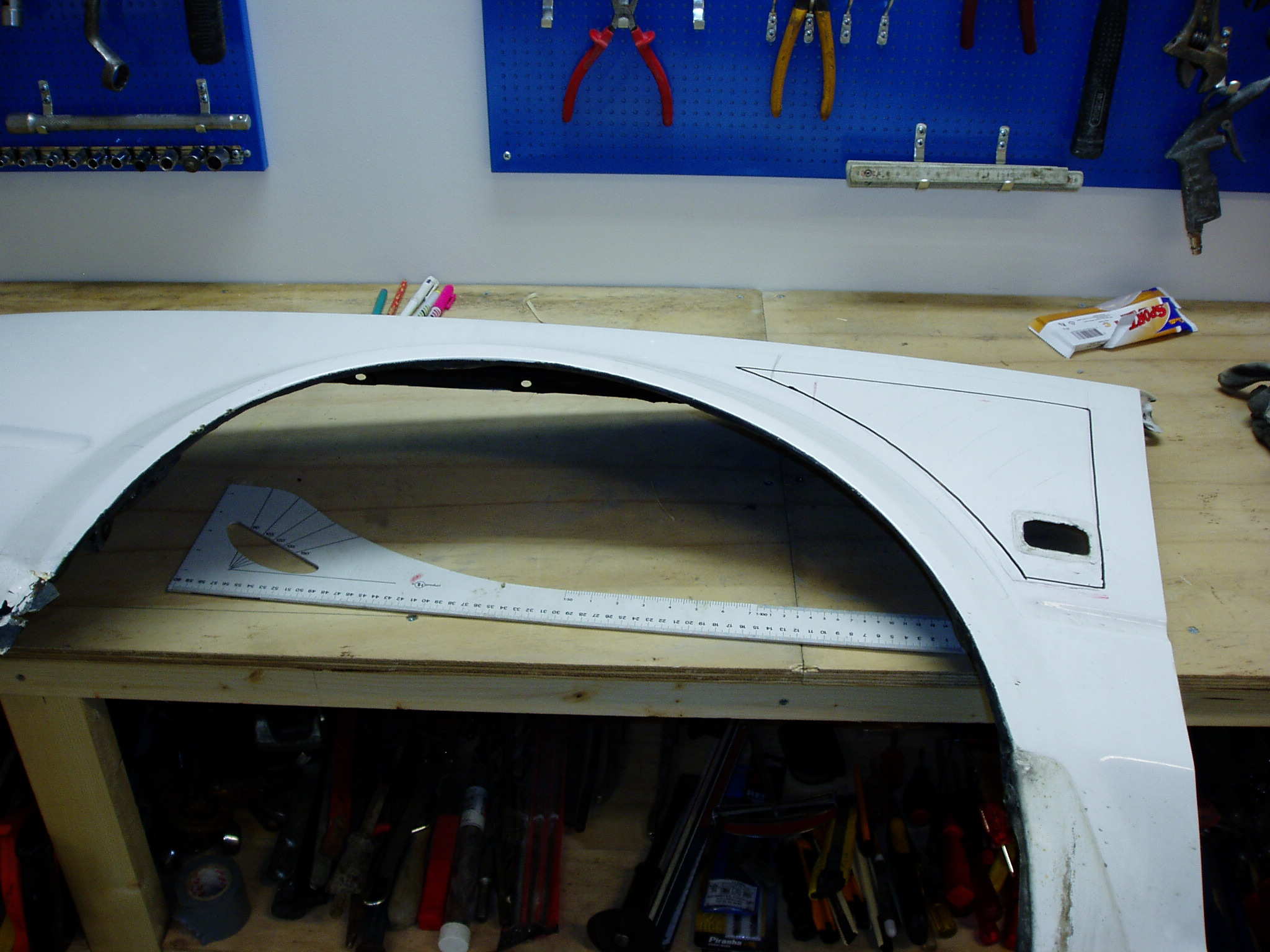 Her blir hullet i skjermen...