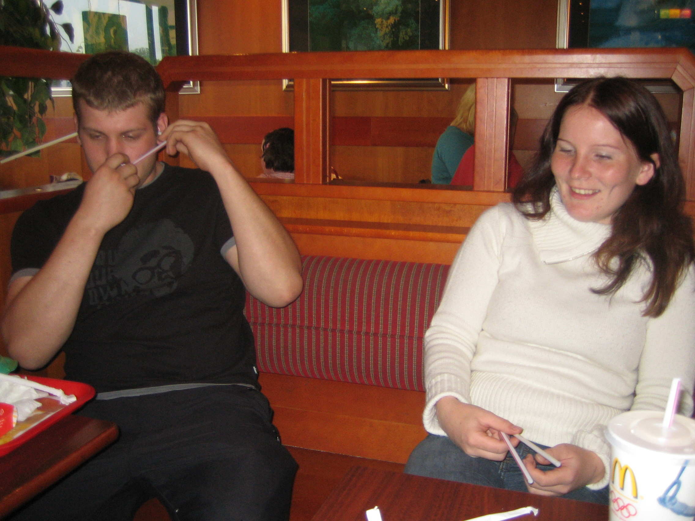 GT4 CS til venstre (i ferd med å utføre et eller annet eksperiment tydeligvis) og Neemi til høyre ;)