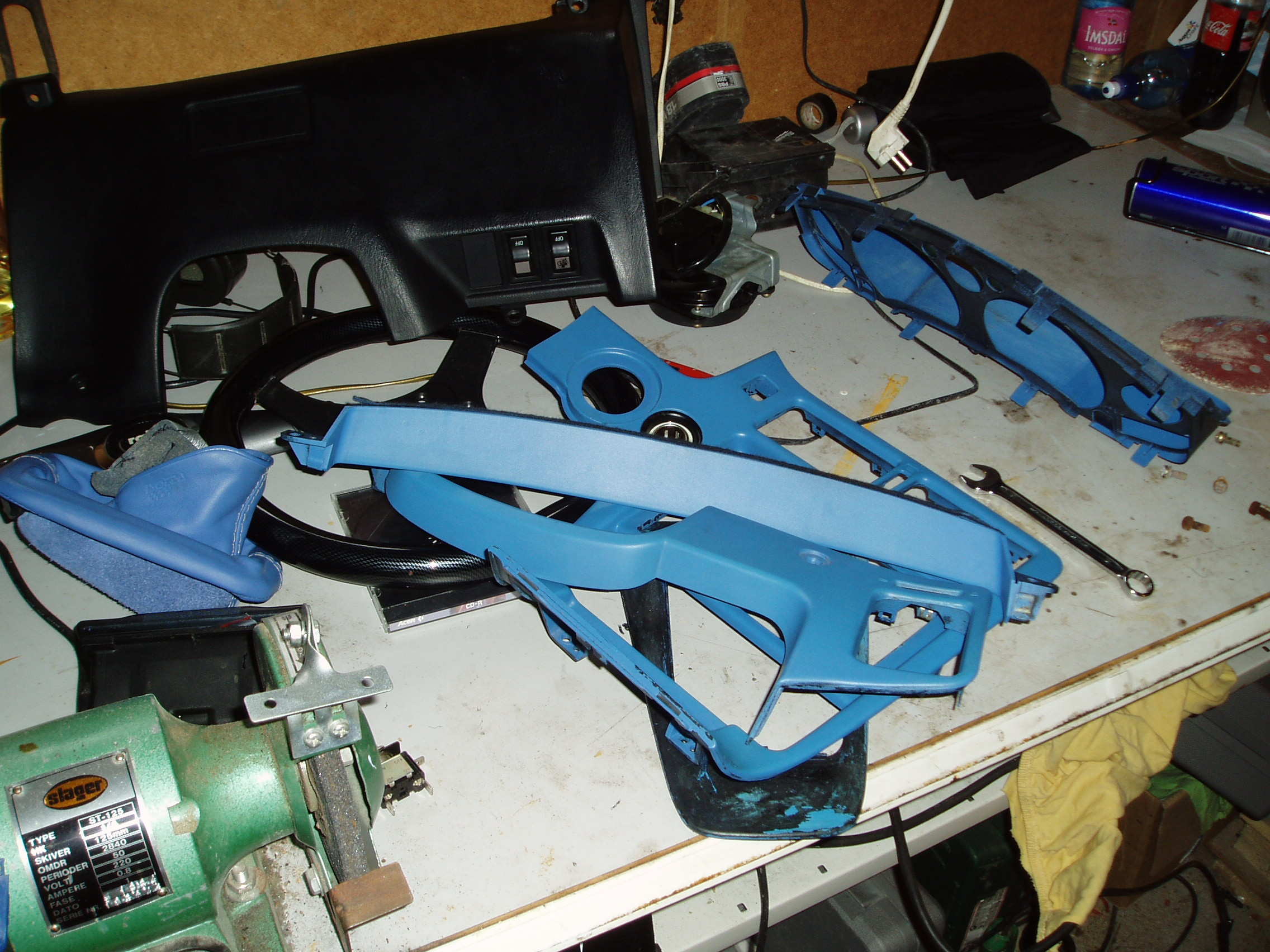 Disse blir nok lakket i bilens utvendige farge.. tror det blir grome greier