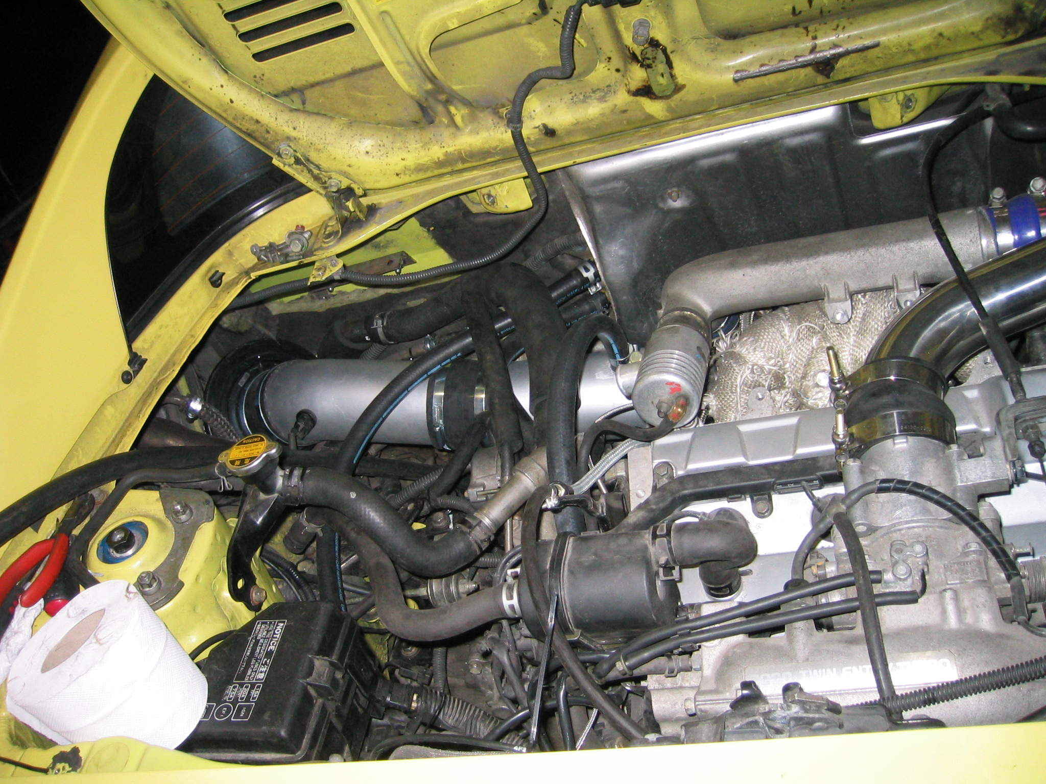 Det nye innsugsrøret og luftfilter ferdig montert.