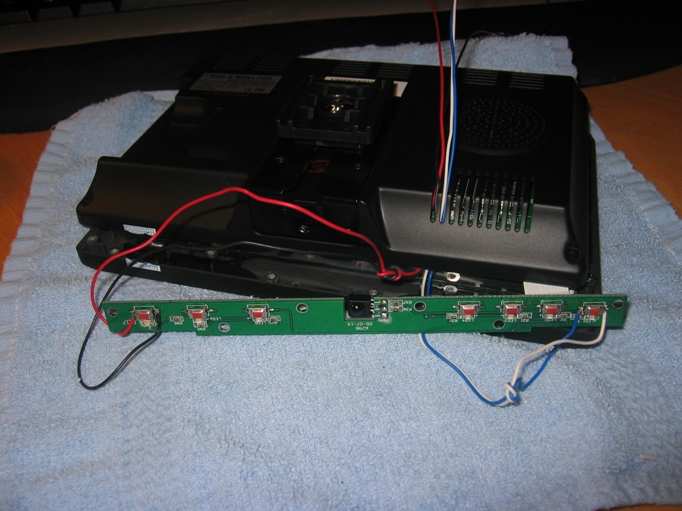 Loddet inn ledninger i touch skjerm for å få ryggekamera aktivert når bilen puttes i revers