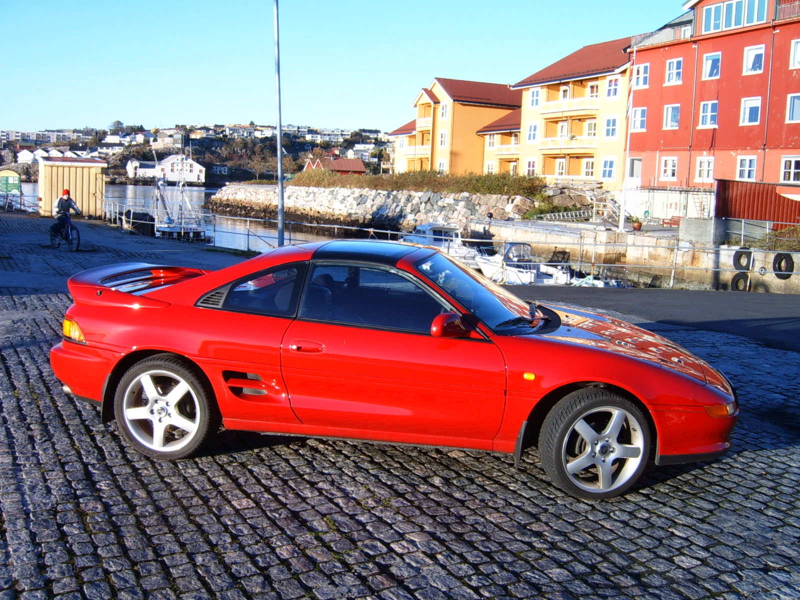 Please hjelp meg og ...