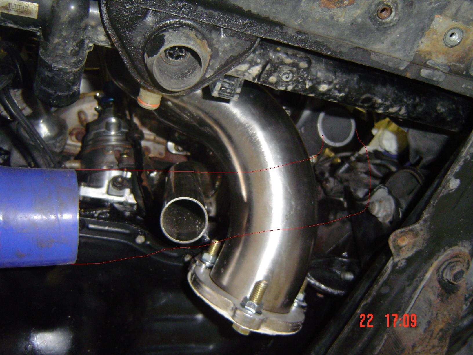 Rør fra H/side på ic og til turbo.har tegna inn resten.går klar av screamer pipa og dp med god margin:)