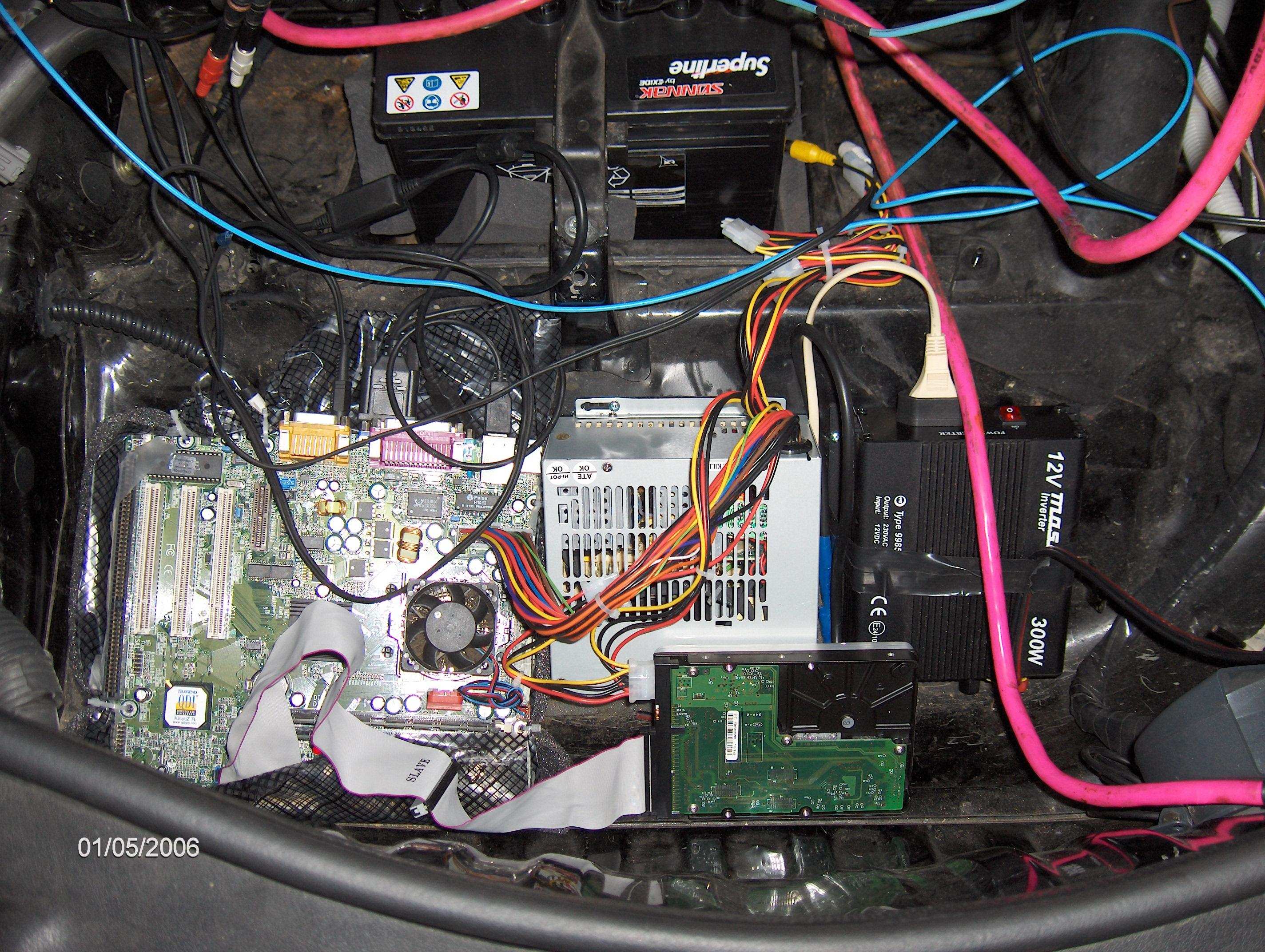 Tidenes værste carputer installasjon. Var bare for å teste da, og støy ble det i massevis :(