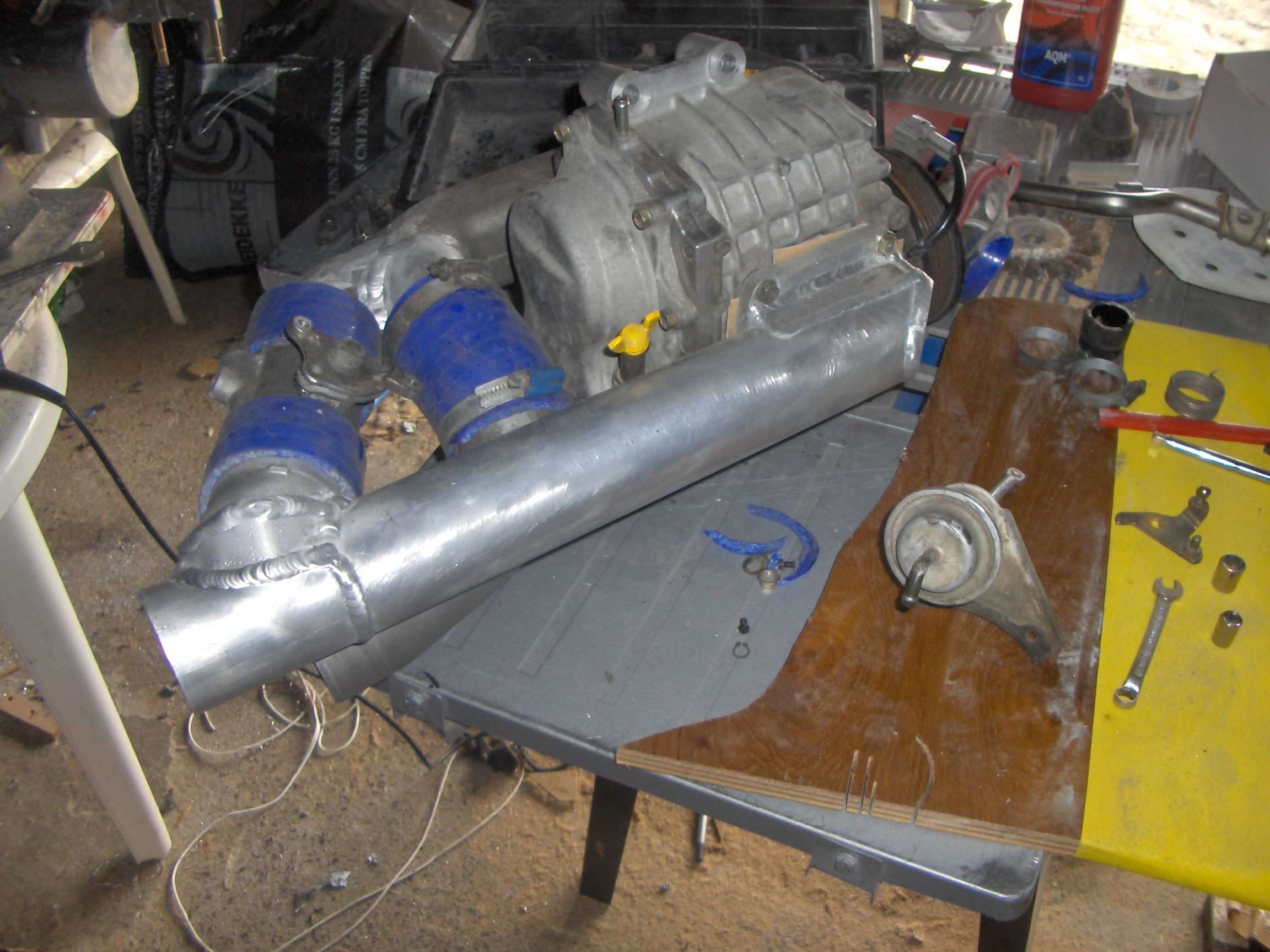 Spellet som skal åpne seg da kompressoren slår seg av. Og da turbo`n kommer, åpner den på et vis trykk...