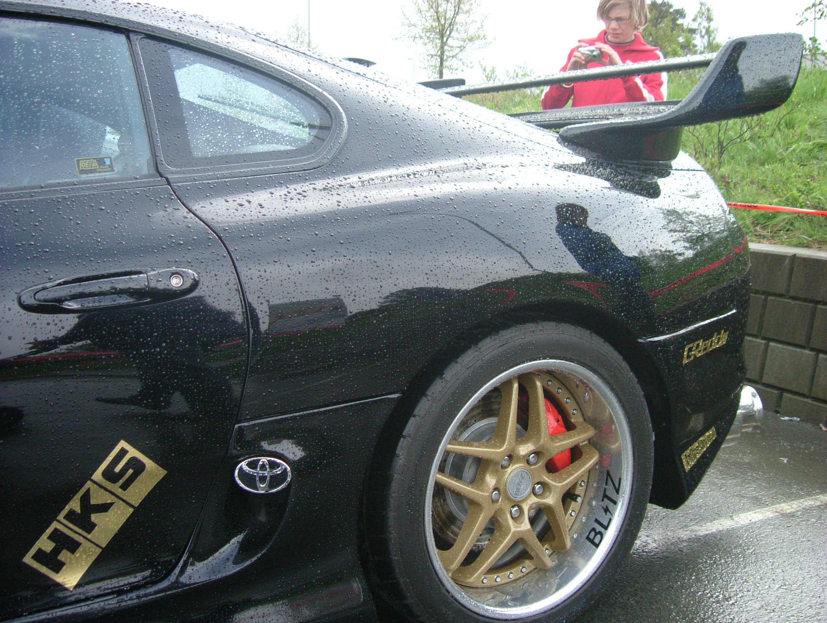 Kult med Toyota-logoen der :)