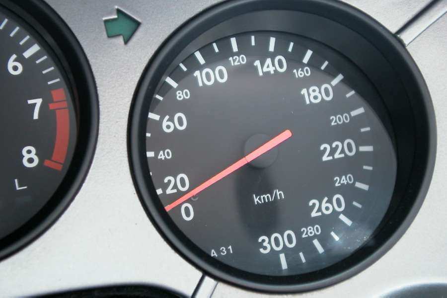 AUT_9521_speedo.jpg