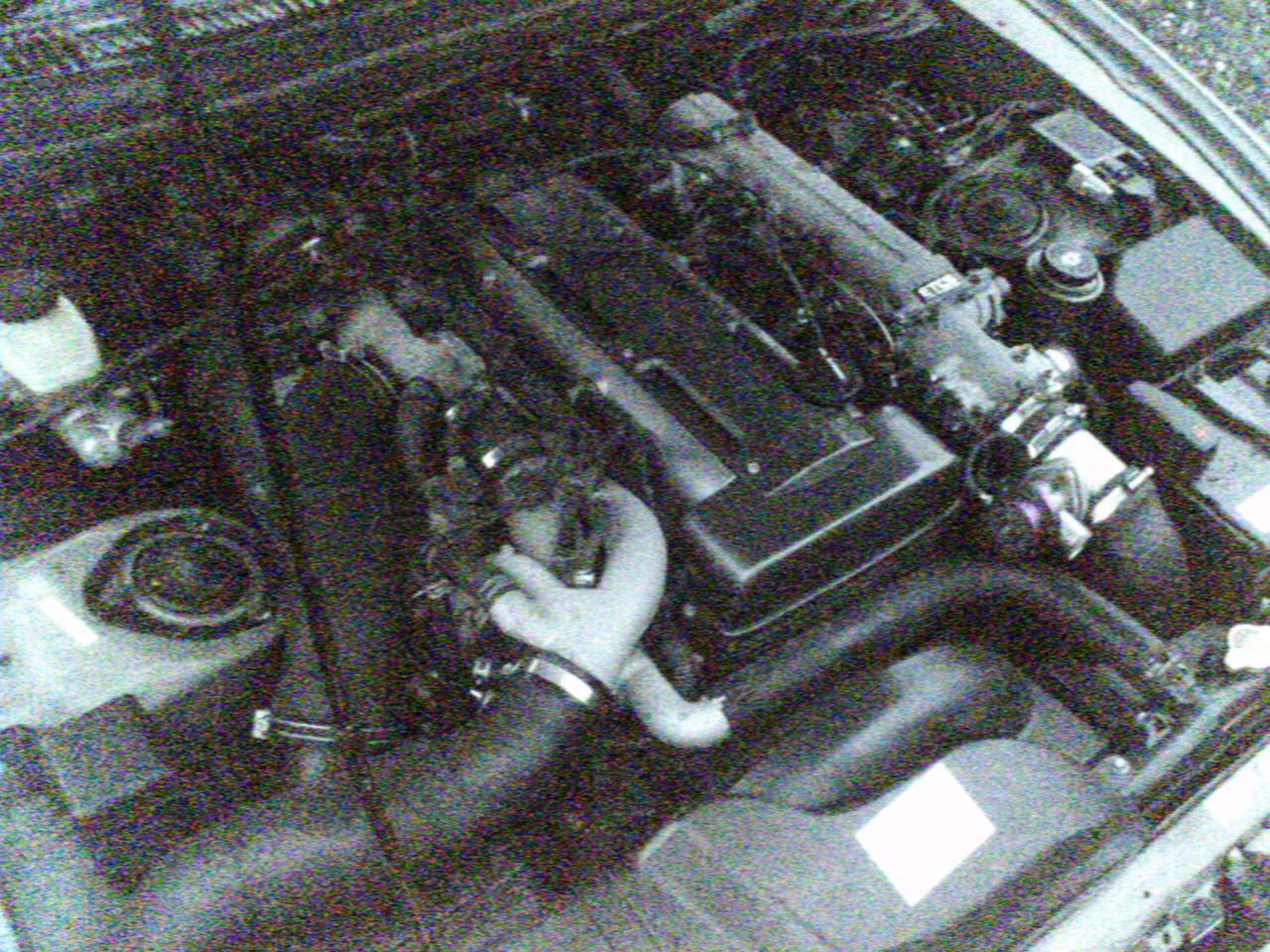 og et av motorrommet... (en dump som ikke er orginal der bare)