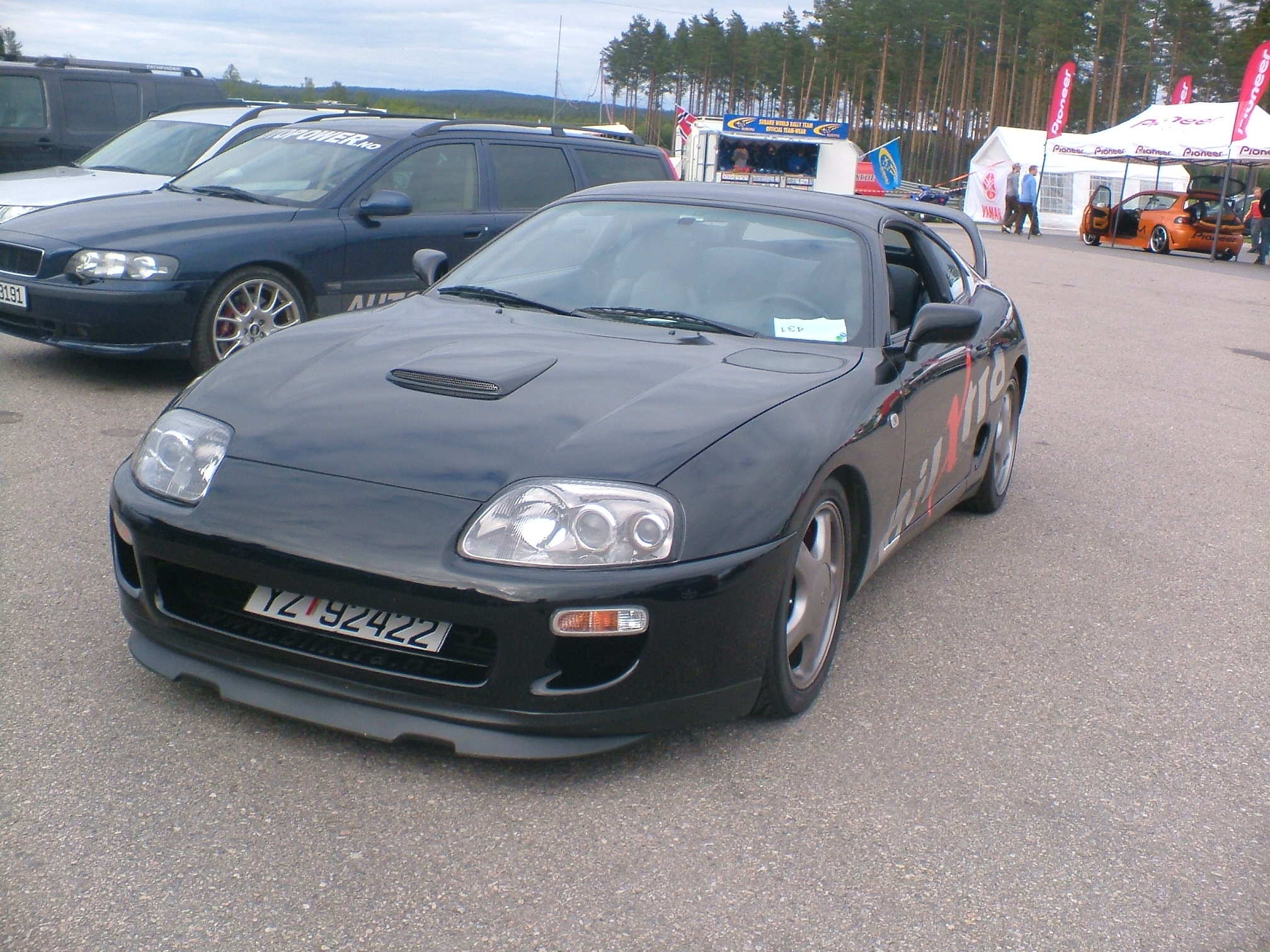 Kvitviken's Supra med banefelgene på...foran...