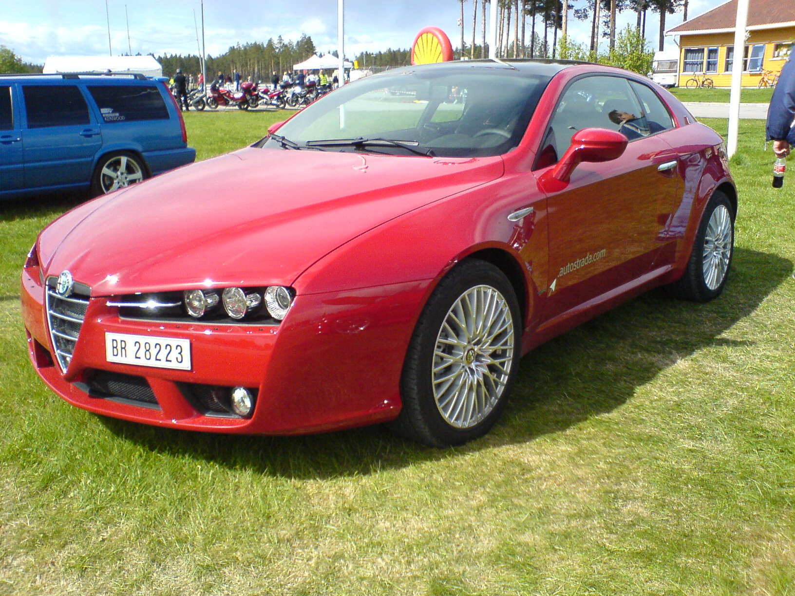 Denne er utrolig lekker å kjøre. Men forferdelig kjørestilling. I alle fall for meg. Men vil jeg ha en Alfa Brera? Jepp.