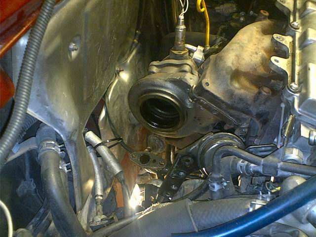 fjernet selve &amp;quot;turboen&amp;quot; slik at det kun er eksos-huset som står igjen...  dette for å bli sikker på om det var turboen eller motoren som var årsaken til røyken.