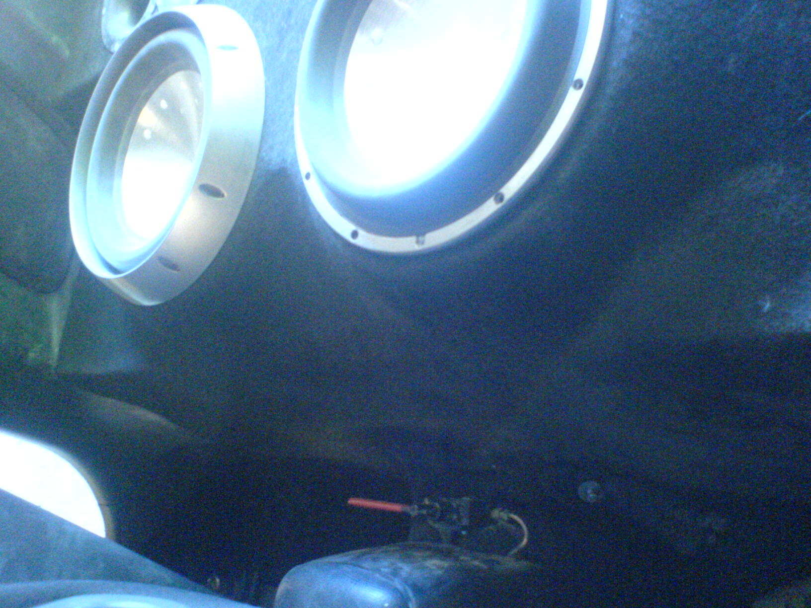 Bilde av basskassa i fra siden