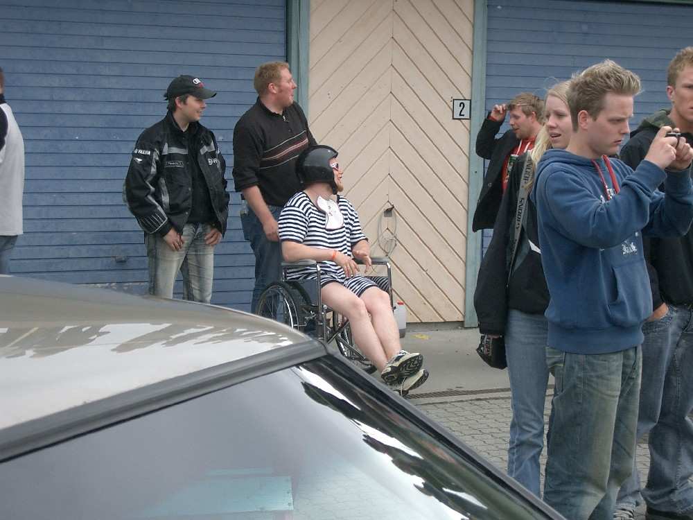 Kommende brudgom venter spent på tur med Are…&amp;quot;stakkar kar som måtte gå til slik&amp;quot; hehe...