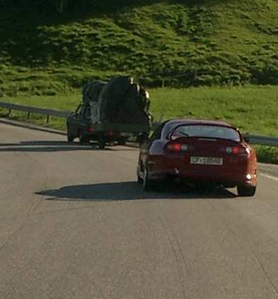 ...det var en gammel Volvo med noe overlast.... =)