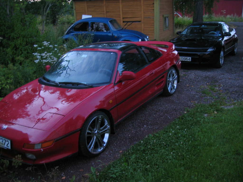 Min MR2 Gti og den nye GT4 bak.. :D