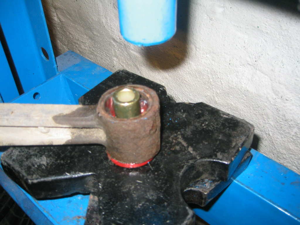 Først en fra undersiden og inn med metallet i midten