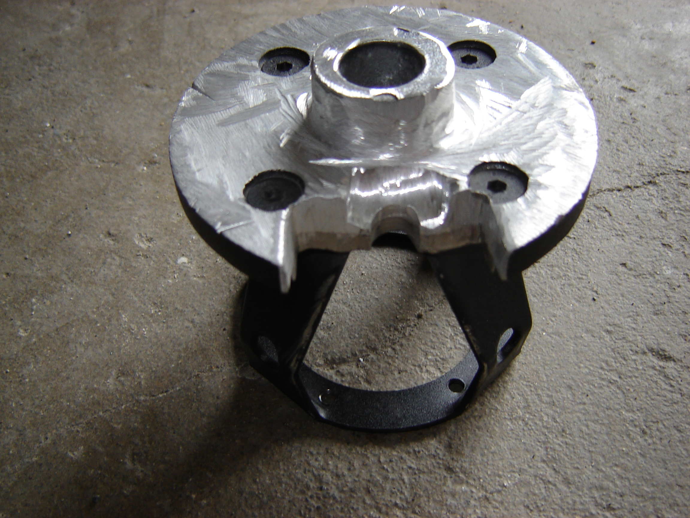 Lettere modifisert sparco ratt nav :D<br />Måtte bare prøve, etter at jeg fikk greie på at verken sparco,momo eller luisi levert ratt nav til mr2 mk3