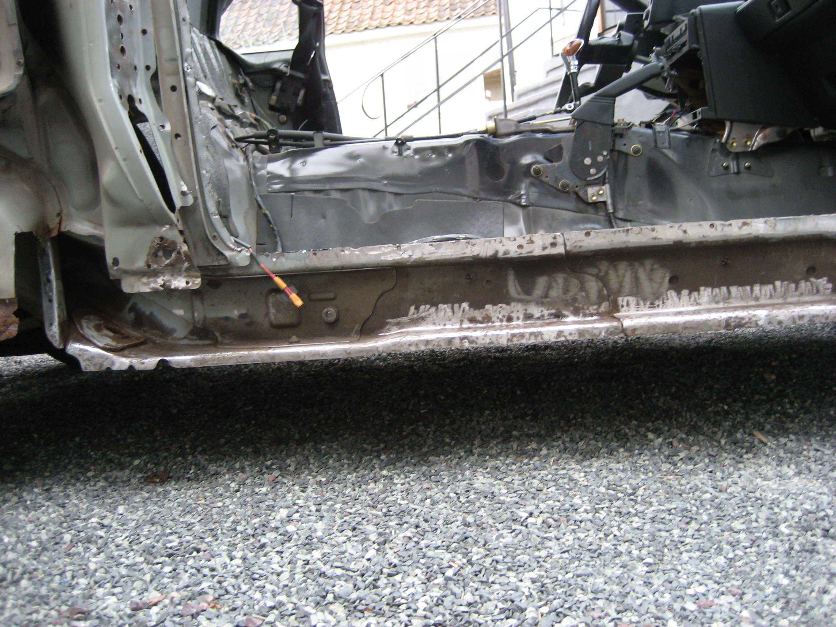 Må blant annet ha en komplett ny kanal, trenger derfor en delebil/ vrak.