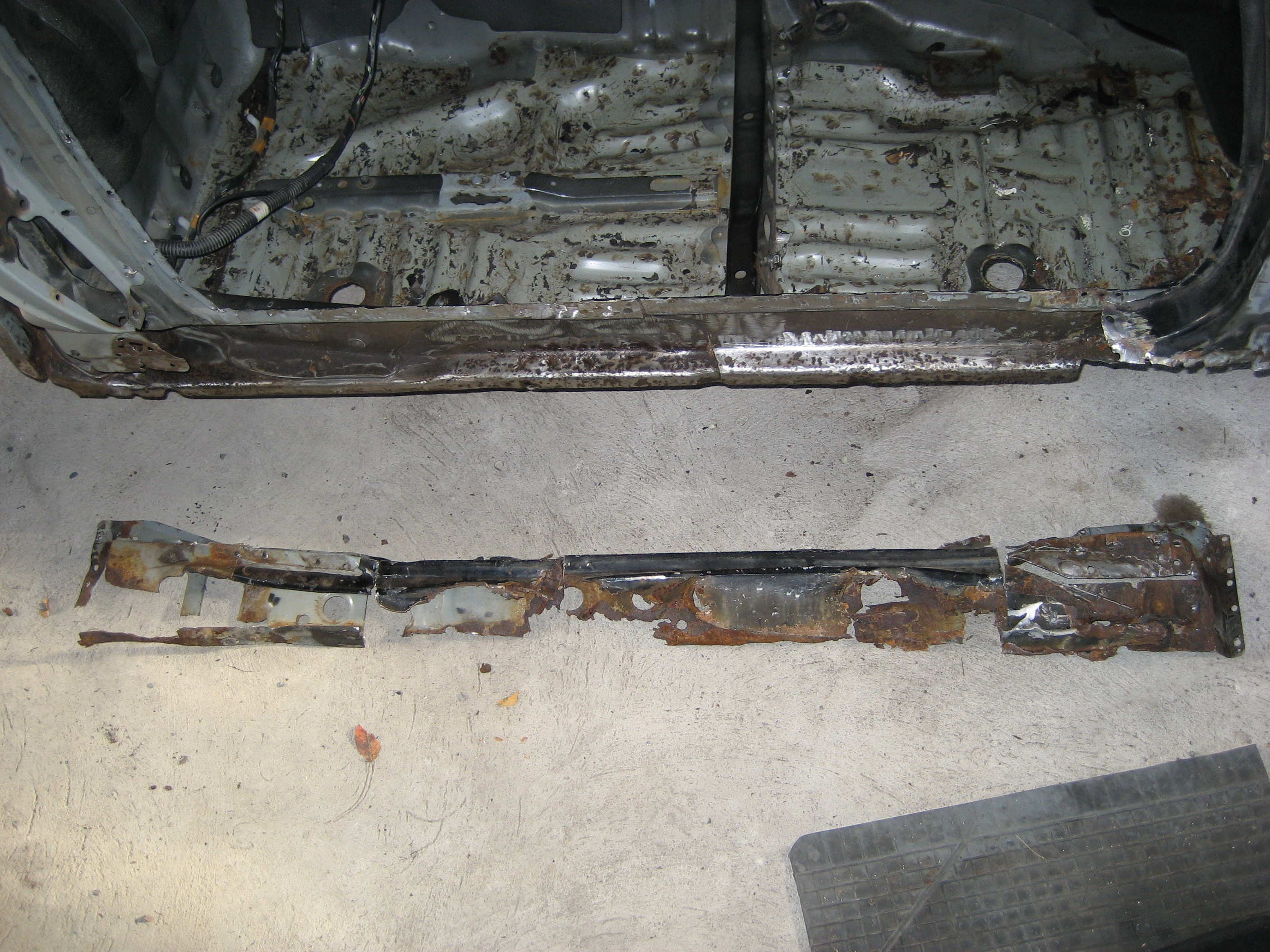 Restene av kanalen, metallet som er borte drysset ut som angelrust:)