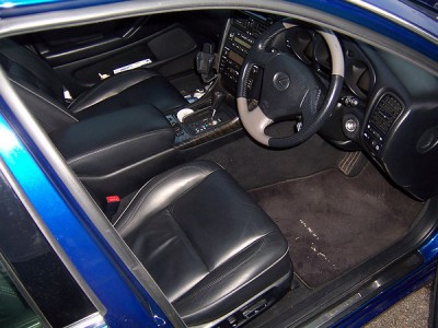 70706742-M.jpg