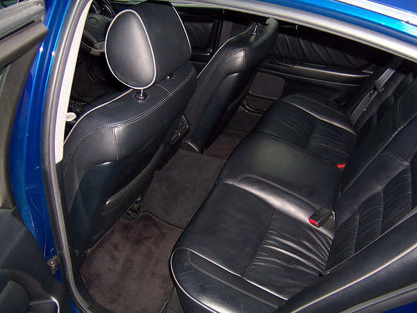 70706960-M.jpg