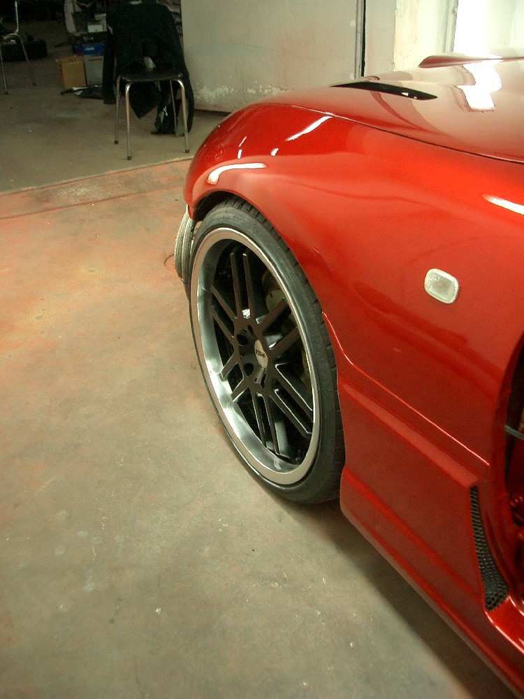 De nylakkerte felgene passet bilen meget bra:))  Litt trangt for bra bilder i lakkboksen