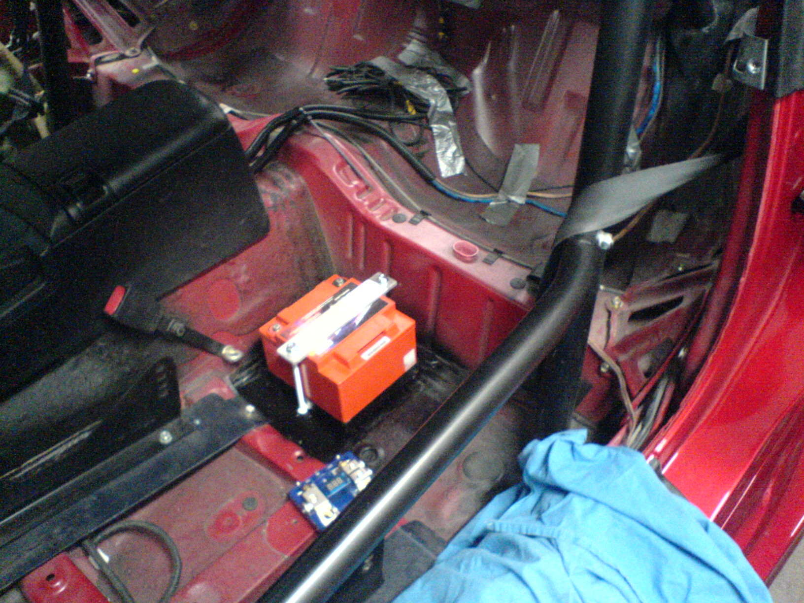 Batteriet er flyttet bak førersetet