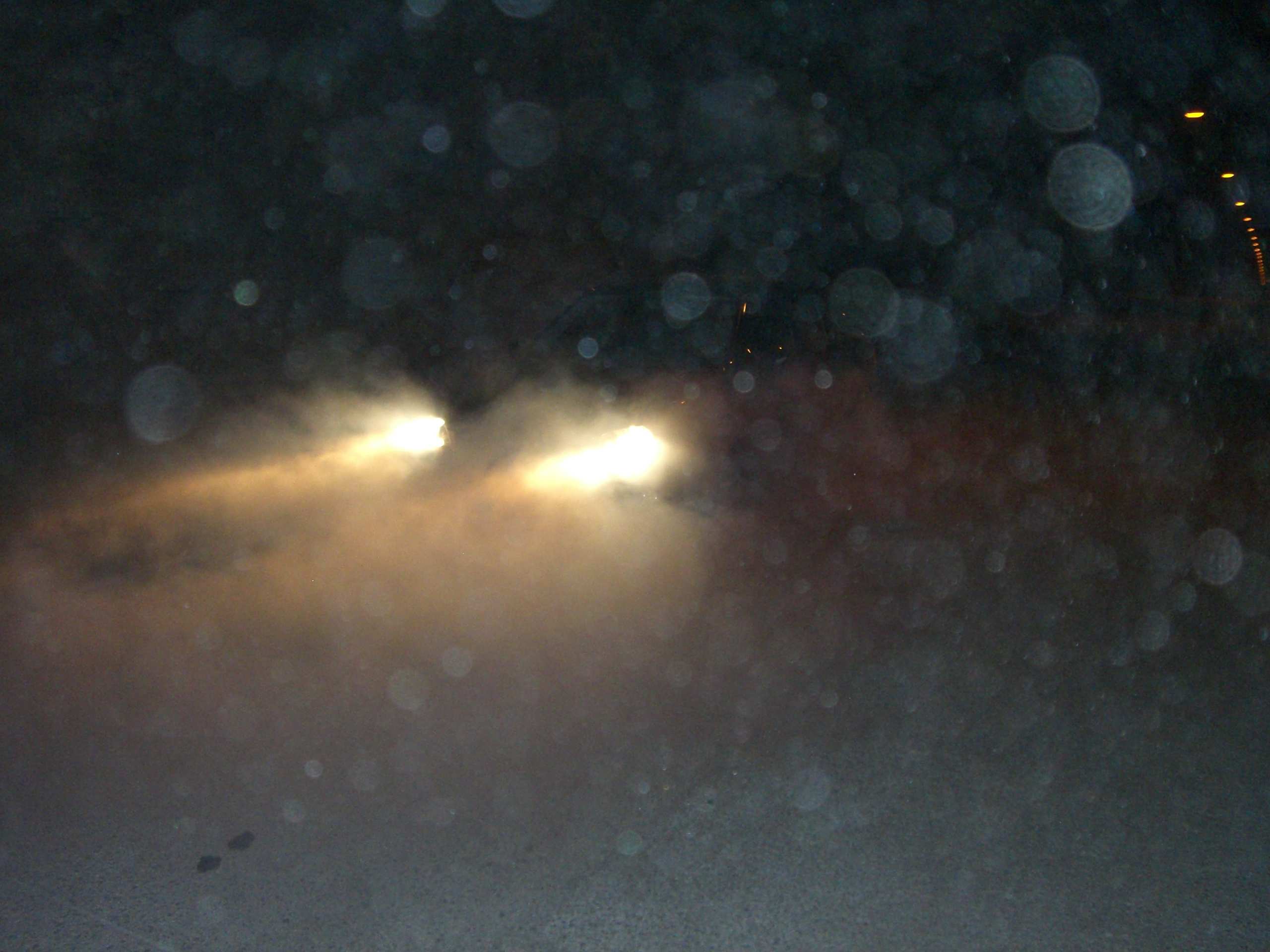 Hær va første prøvetur i en tunel.Står å børne men det va mye støv på linsa,så det ser ut som snøkov