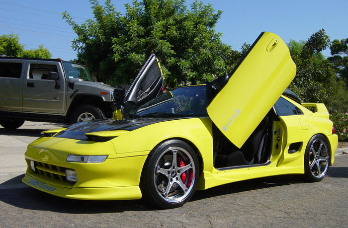 toyota_mr2_yellow_30a.jpg