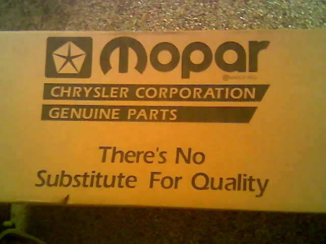 mopar (chrysler)sin embalasje på dele kassa,  er vel litt optimistiske