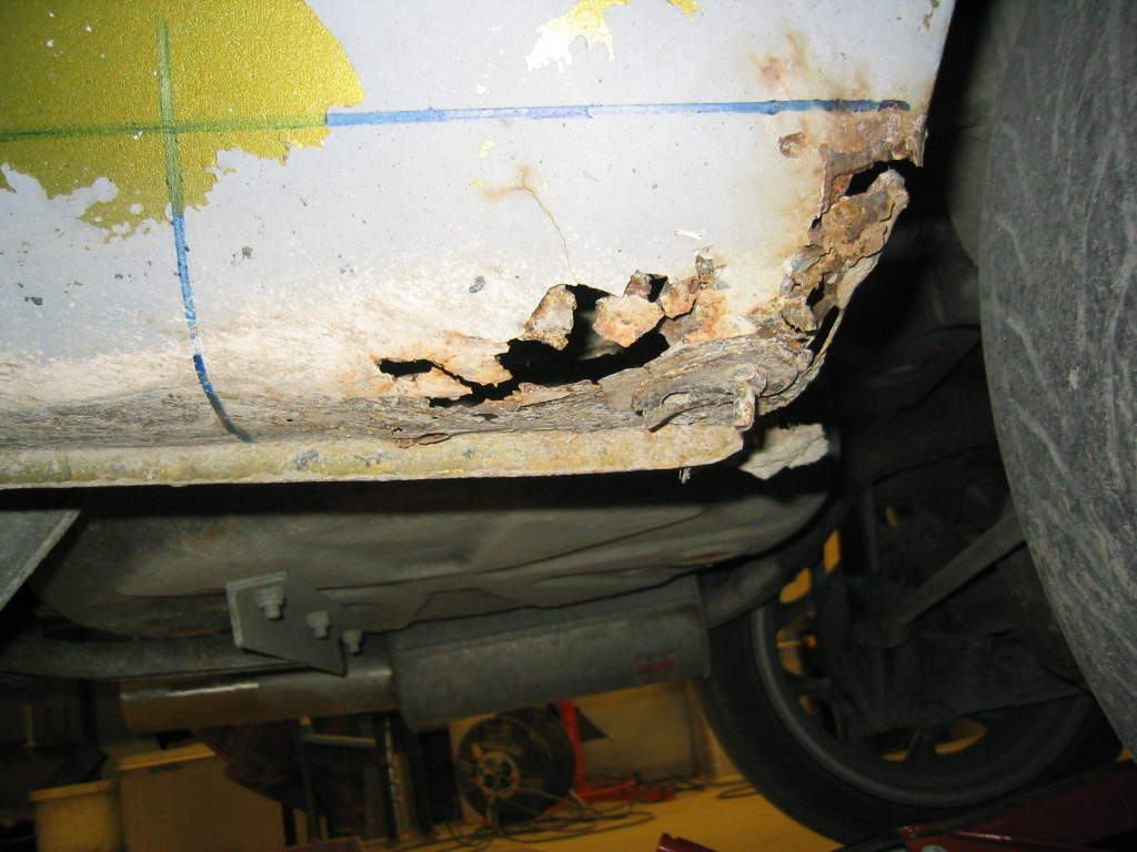 Rust hjulbue bak. Ikke så ille, men skar ut hele møkka og sveisa inn nytt.