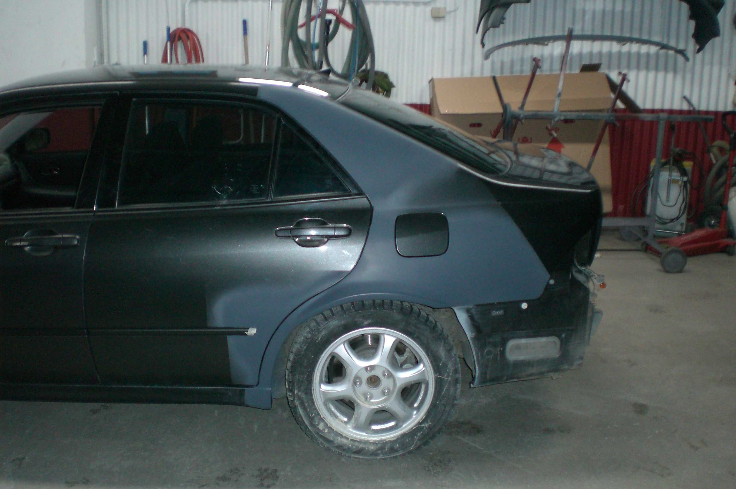 Fylleren er lagt, hadde noen hakk i bakfangeren og på ei dør, som jeg tok samtidig.