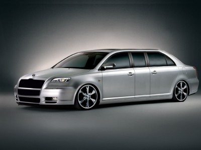 Stretched Avensis