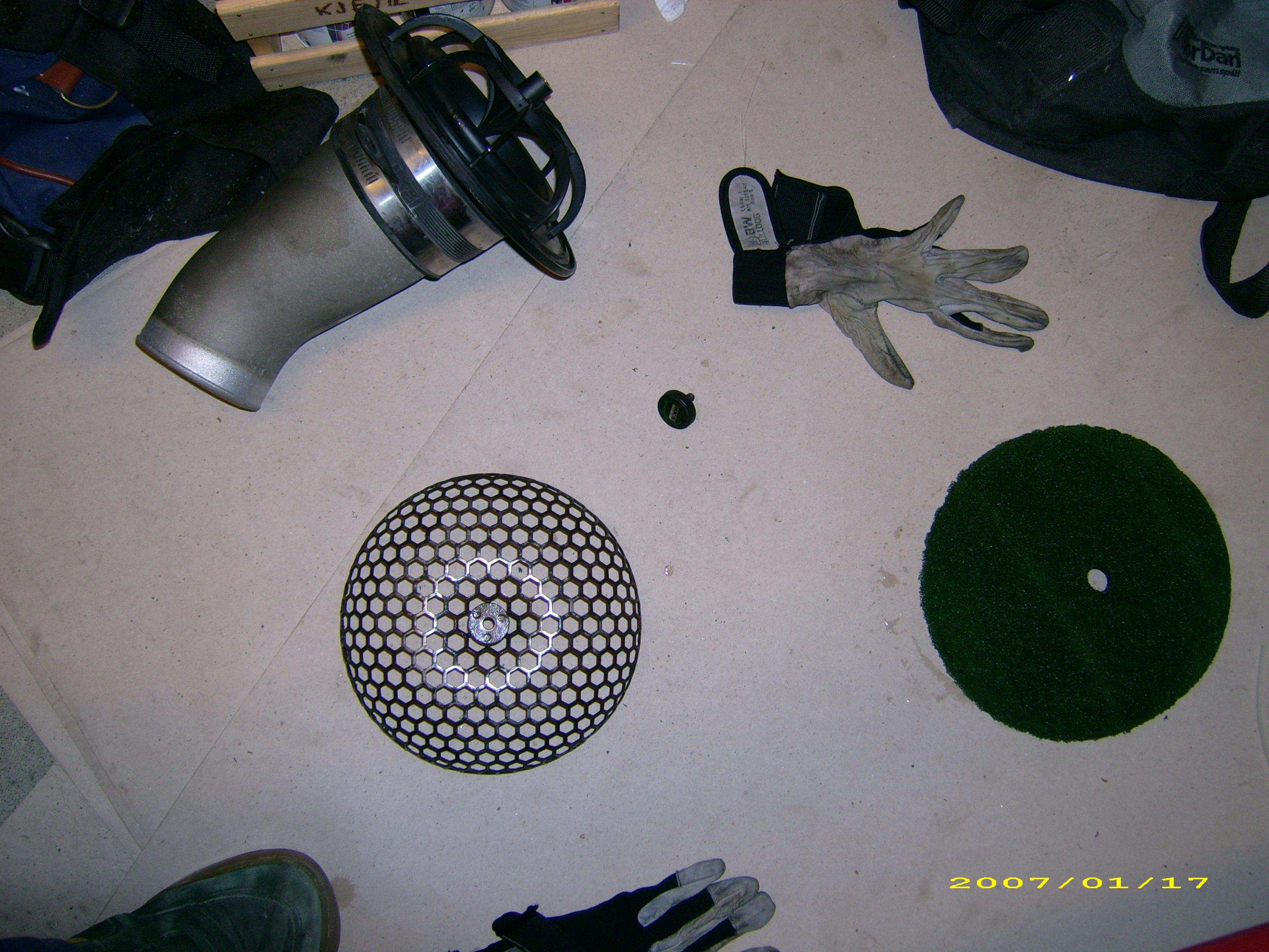 Åsså har jeg vaska svampen i filteret og begynt og pusse litt på nettet forann.. Skal lakkes i mårra.