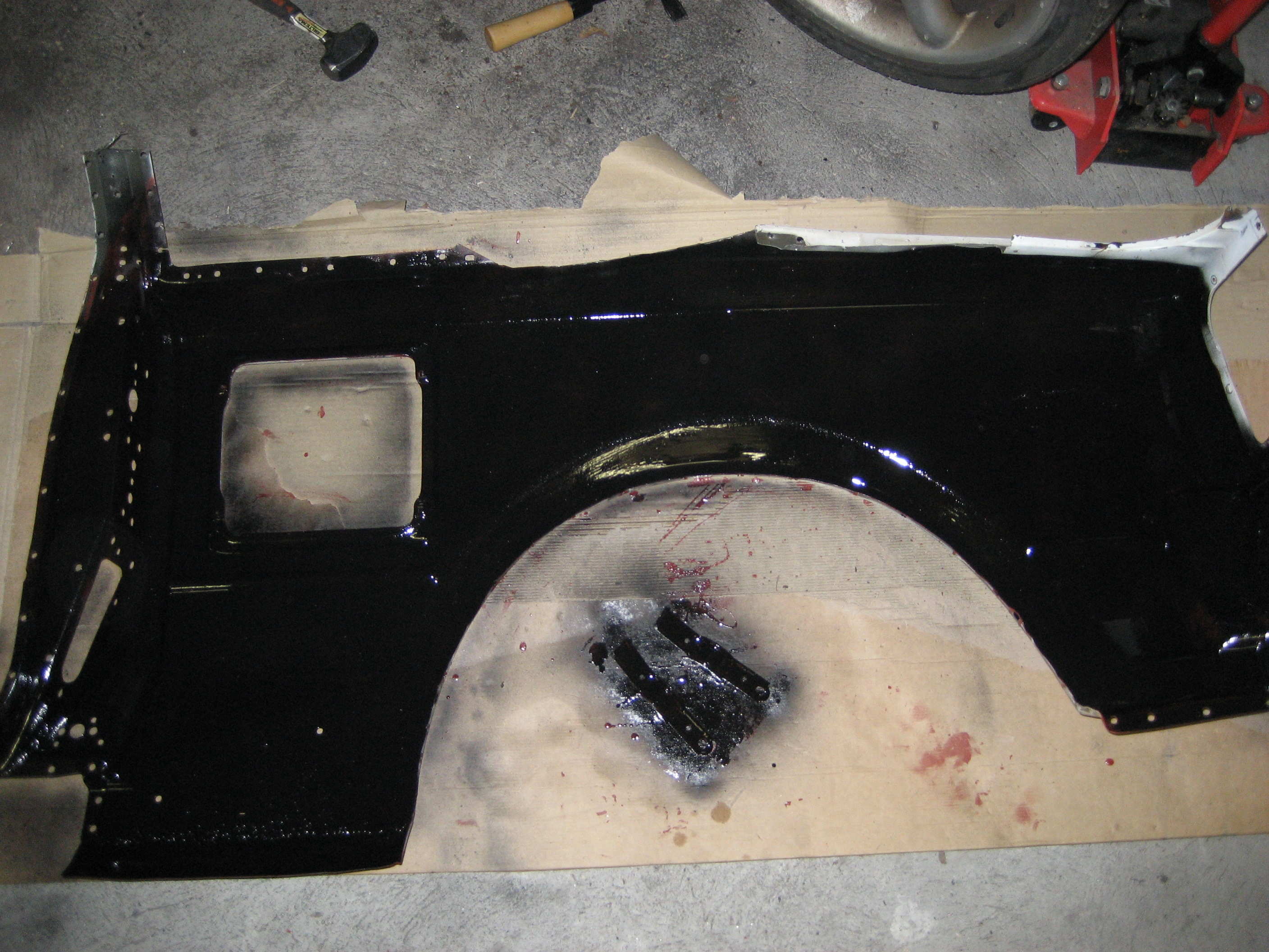 Bakskjerm fikk samme behandling.