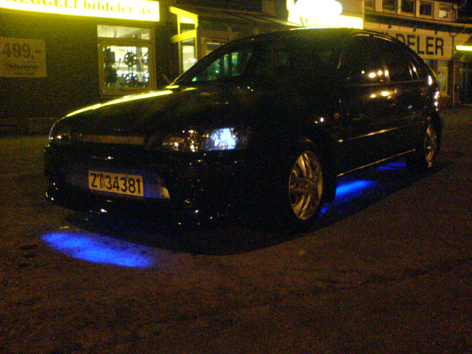 sånn ser bilen ut no mens d e snø ute:P