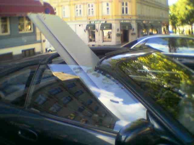 Hvem sier MR2 ikke er praktisk? En stor hylle er ikke noe problem!