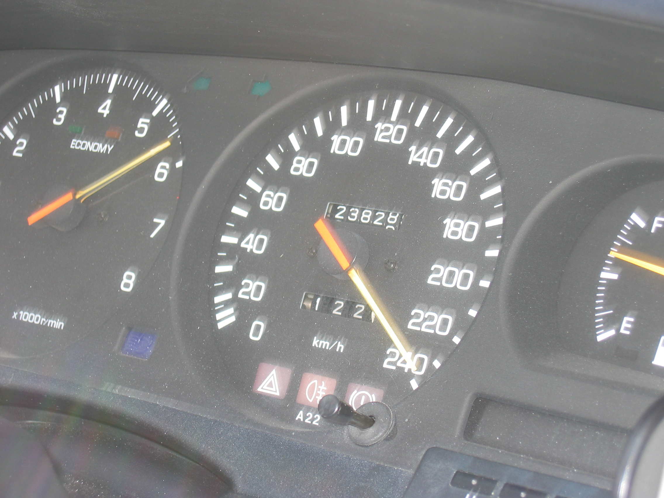 Bilde med 240, men det gikk til håndbrekkelys. Kjørte i 245 uten targa på :-)