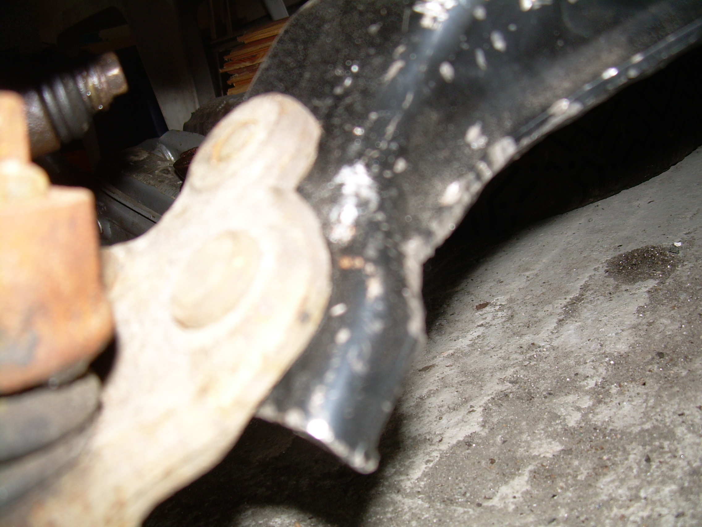 2 mutrer + 1 bolt på styrekula